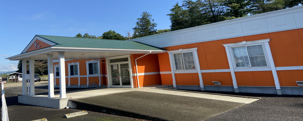 ①医院外観②入口③常に清潔な患者様用スリッパ