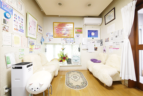 ①外観②待合室③診療チェアー