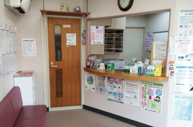 ①医院外観②受付③診療室