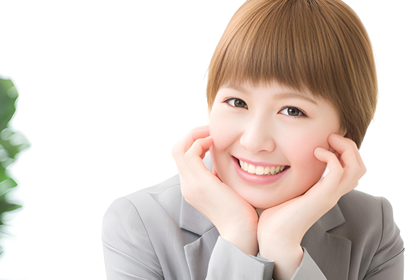独自のコンパクト装置と目立たない矯正システムで負担を軽減
