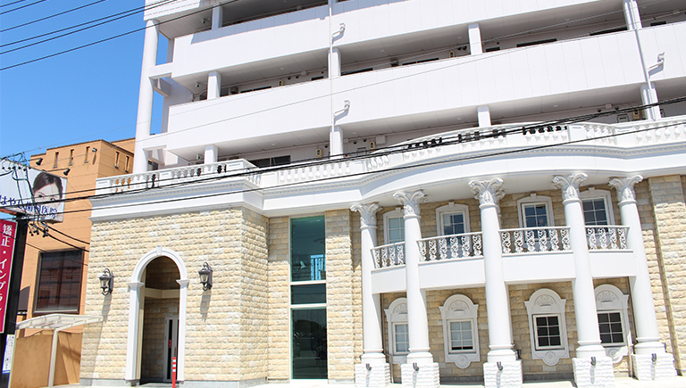 ①外観②待合室③駐車場