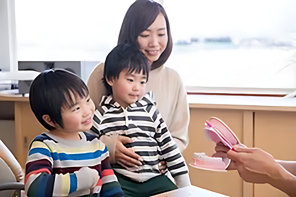 正しい歯磨き習慣の確立と定期検診で健やかな口腔発達をサポート