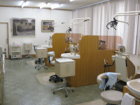 ①外観②診察室③写真はイメージです