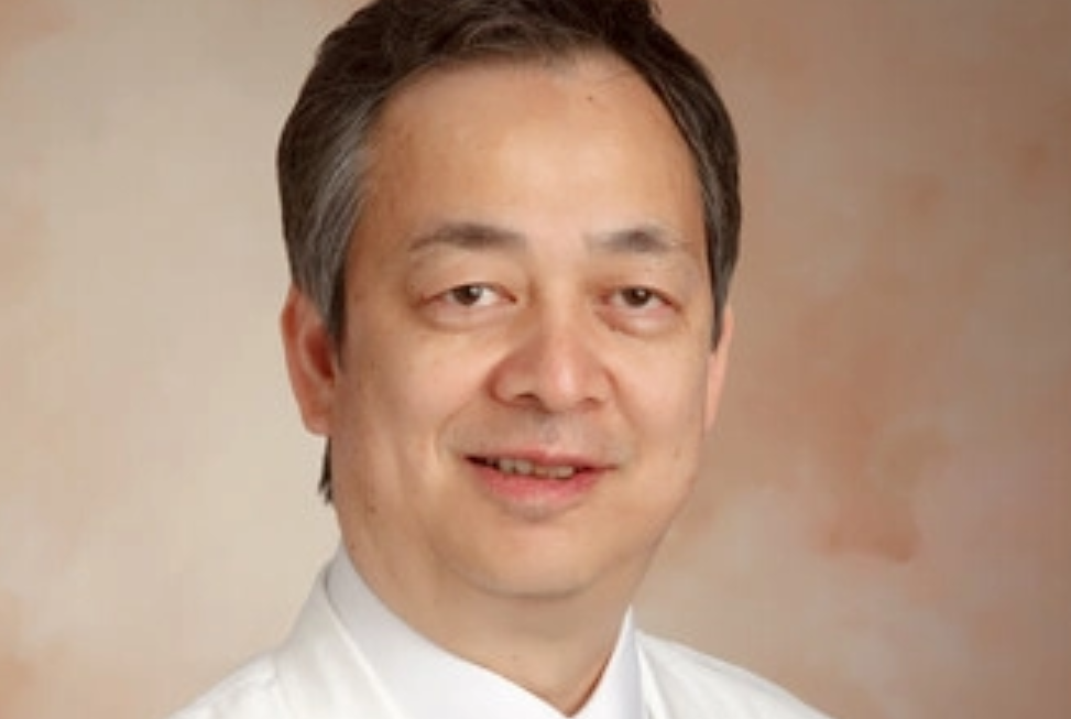 院長の日髙　敏郎