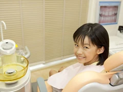 やさしい雰囲気の院内で、お子様もリラックスして通えると評判