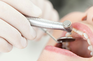 痛みを抑えた治療を行います