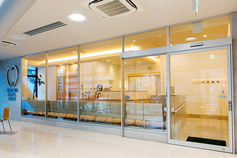 ①医院外観②診療室③待合室