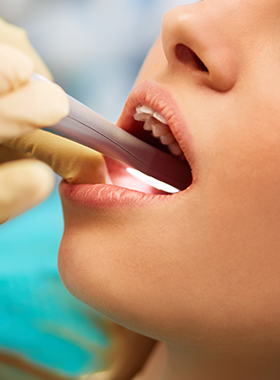 口腔外科の処置にも対応する体制が整えられています