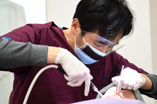 院長の髙橋冬樹