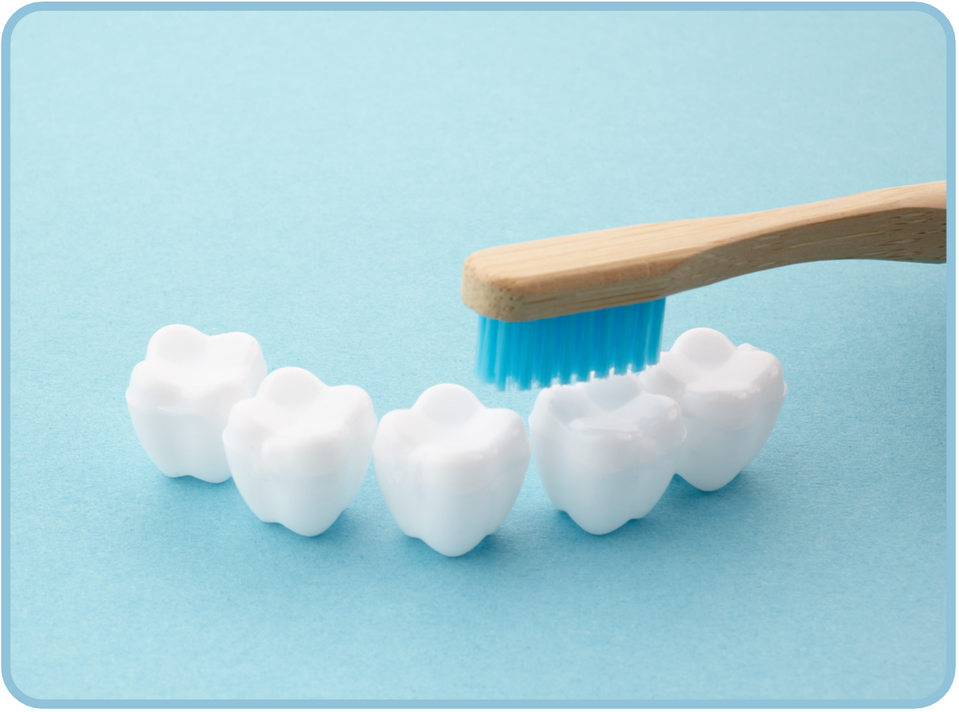 ①医院外観 ②キッズスペース ③イメージ画像