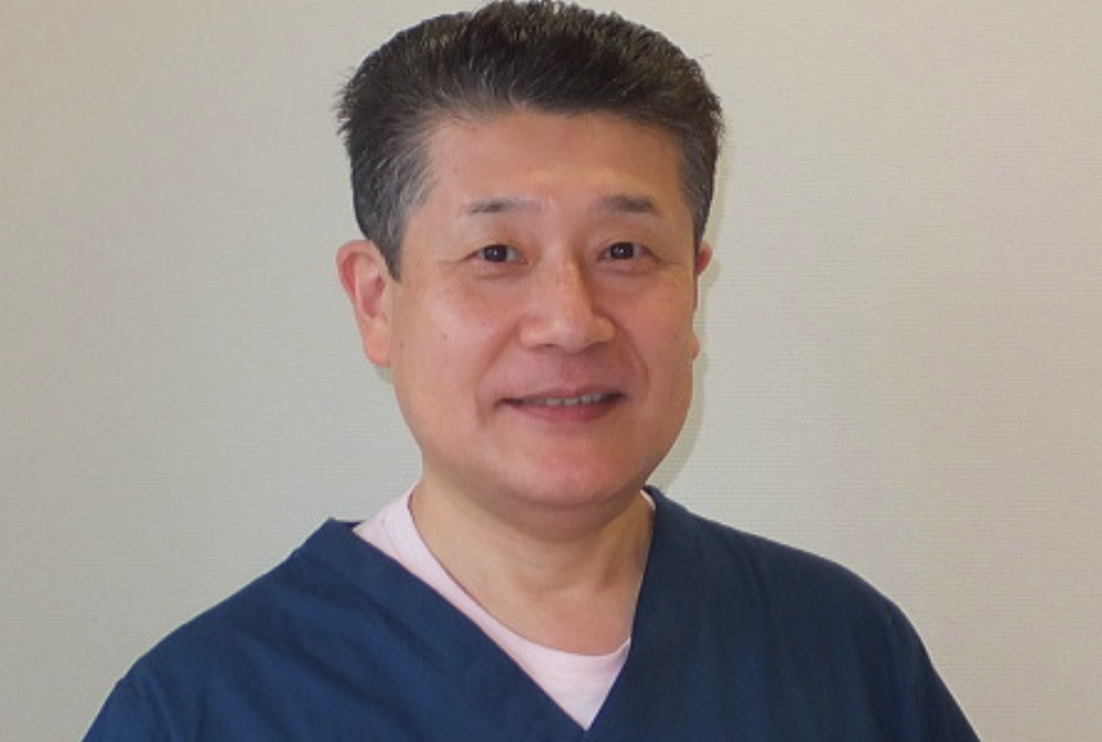 院長の江崎 友大