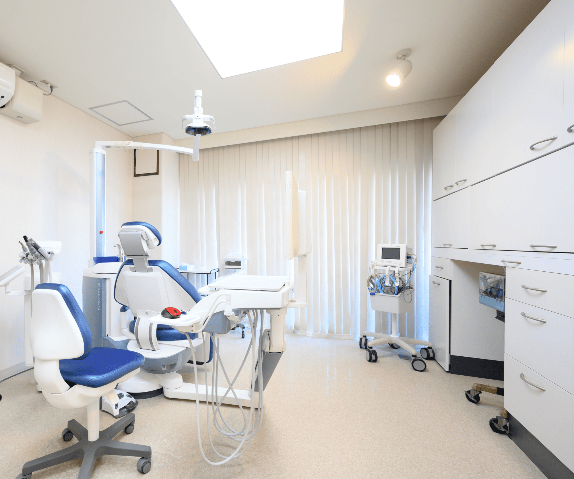 骨や歯茎の状態を丁寧に診査し、患者様一人ひとりに合った方法を提案する体制を整備しています