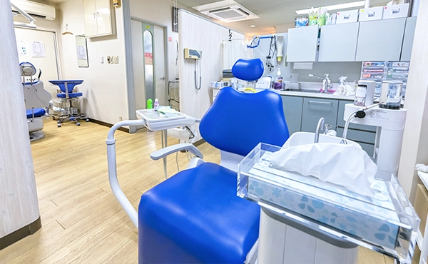 できるだけ歯を削らず、痛みの少ない方法で治療が進められています