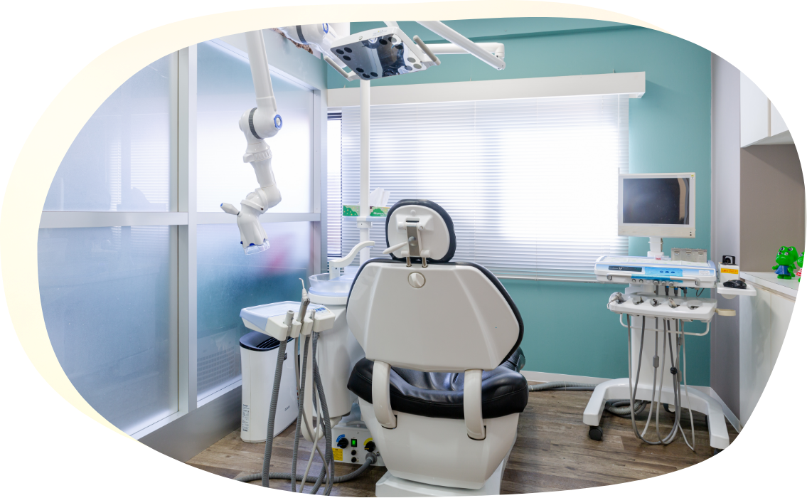 ①医院外観 ②③診療室