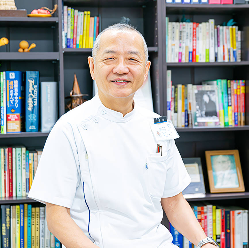 従来の一時的な外科処置ではなく、根本的な改善を重視した独自の治療プログラムを展開しています