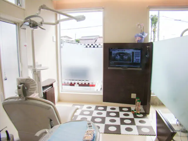 【七郷小学校前バス停 徒歩1分】痛みに配慮した治療と家族で通いやすい環境が整うたけしま歯科医院