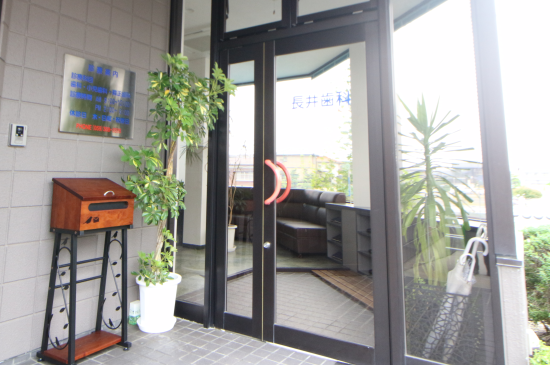 ①玄関②受付③待合室