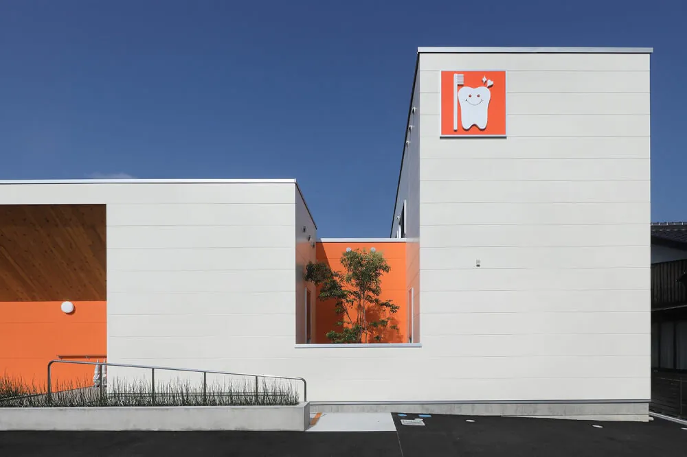 ①医院外観②診療室③待合室