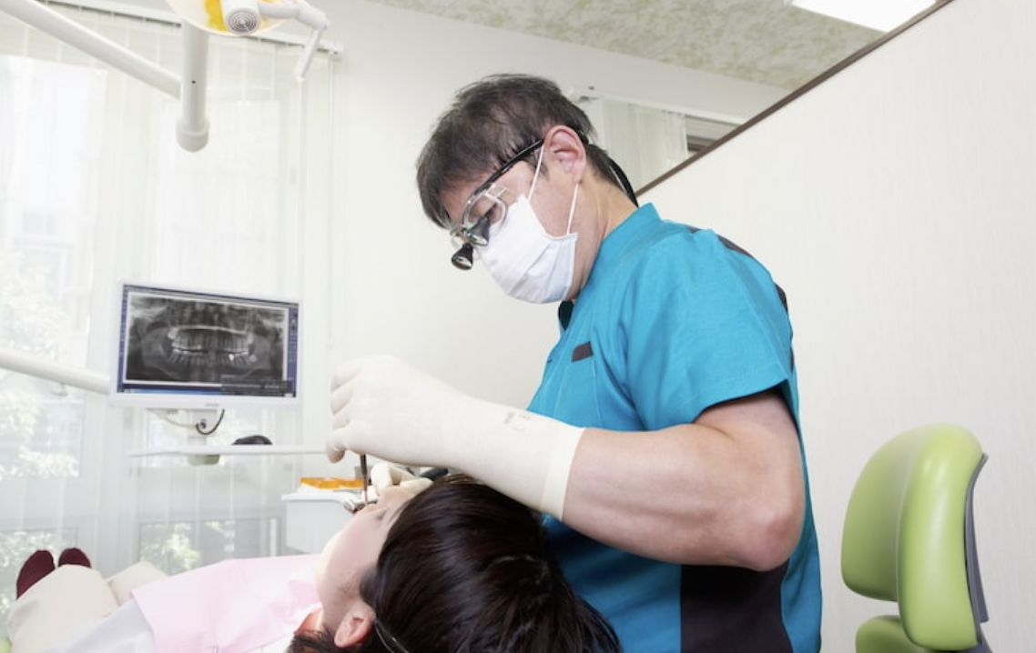 できるだけ小さく削って、低侵襲で治療を行ないます