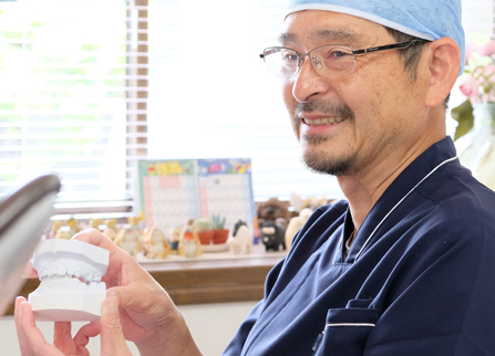 ①医院外観②院長③診療室