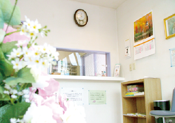 【柳生橋駅から徒歩5分】できるだけ神経を傷つけない治療を心がける花中歯科クリニック