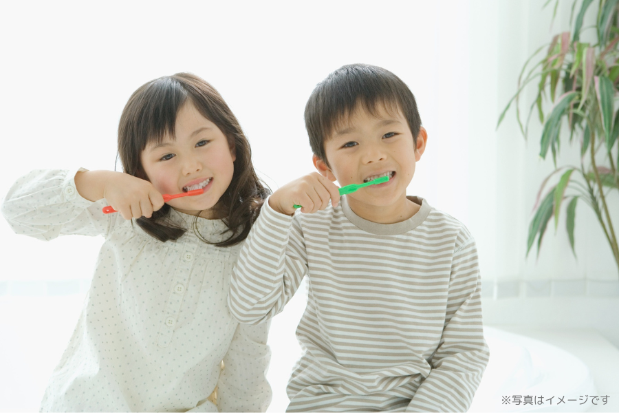 お子様が歯科医院を怖がらずに通えるよう、診療時の声かけや環境づくりに工夫が取り入れられています