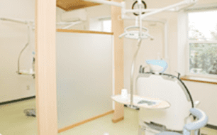 ①診療室②駐車場③バリアフリー