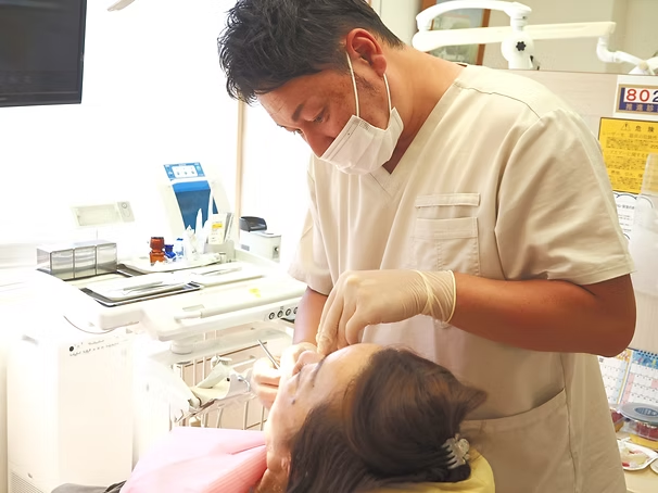 自然な噛み心地と美しさを両立する詰め物・被せ物治療に対応