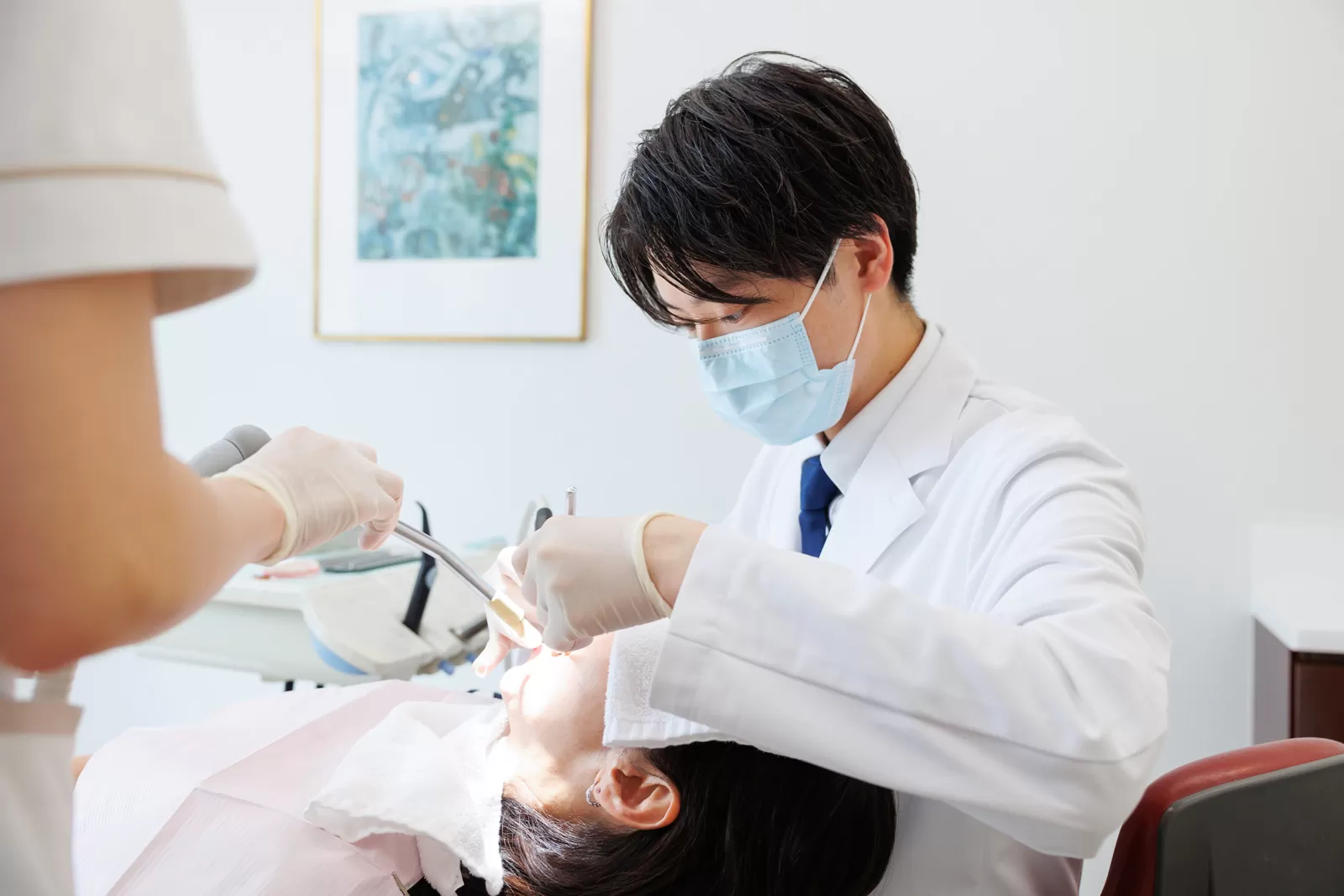 ①医院外観②診療の様子③診療室