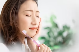 歯ぐきの腫れや出血などの症状にも丁寧に対応