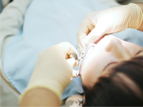 親知らずの抜歯や顎関節症の治療など、外科的処置を伴う診療にも対応しています