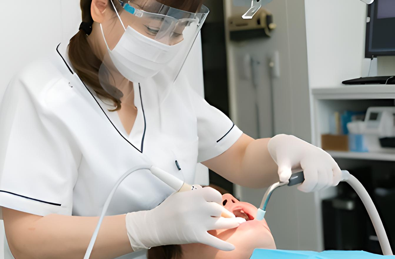 抑制器具を使用せず子どもとの信頼構築を最優先する小児歯科診療