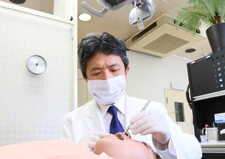 院長の遅澤 顕二