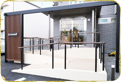 ①医院外観②診療室③待合室