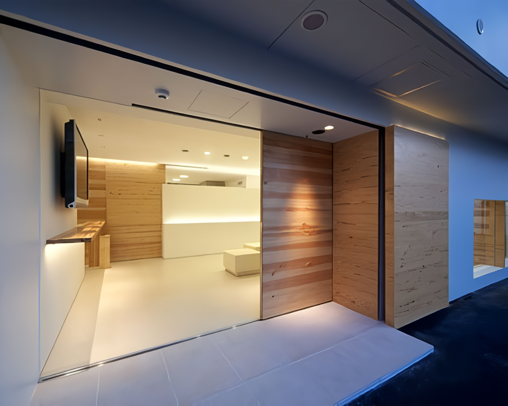 ①外観②待合室③診療スペース