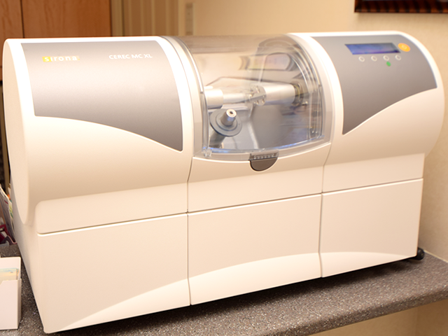 コンピュータ制御により、短時間で精密なセラミックを作製します