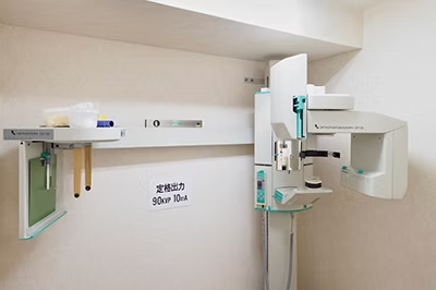 ①医院外観②レントゲン③診療台