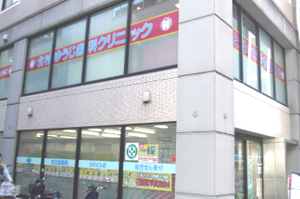 ①クリニック外観②受付③待合室