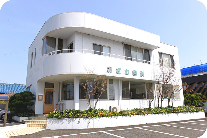 ①医院外観②説明の様子③キッズスペース