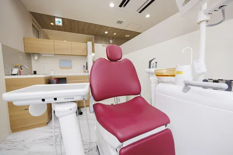 ①診療台②説明の様子③診療室