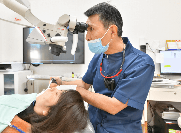 ①医院外観②診療風景③受付・待合室