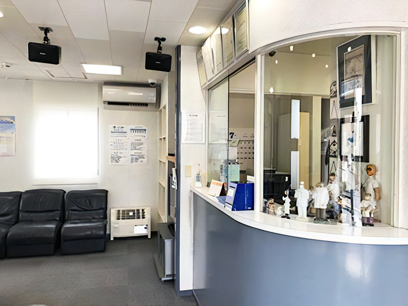 ①医院外観②待合室③診療室