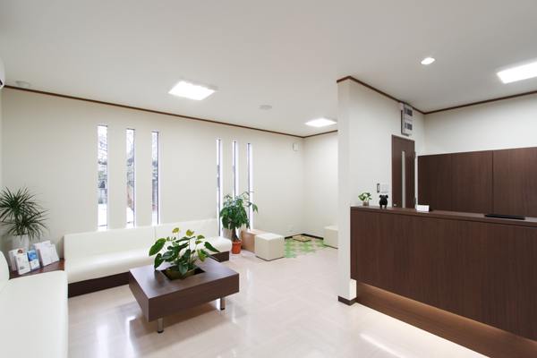 【佐佐木記念館バス停 徒歩1分】やさしい説明と丁寧なケアを重視し、安心して相談できる伊東歯科医院