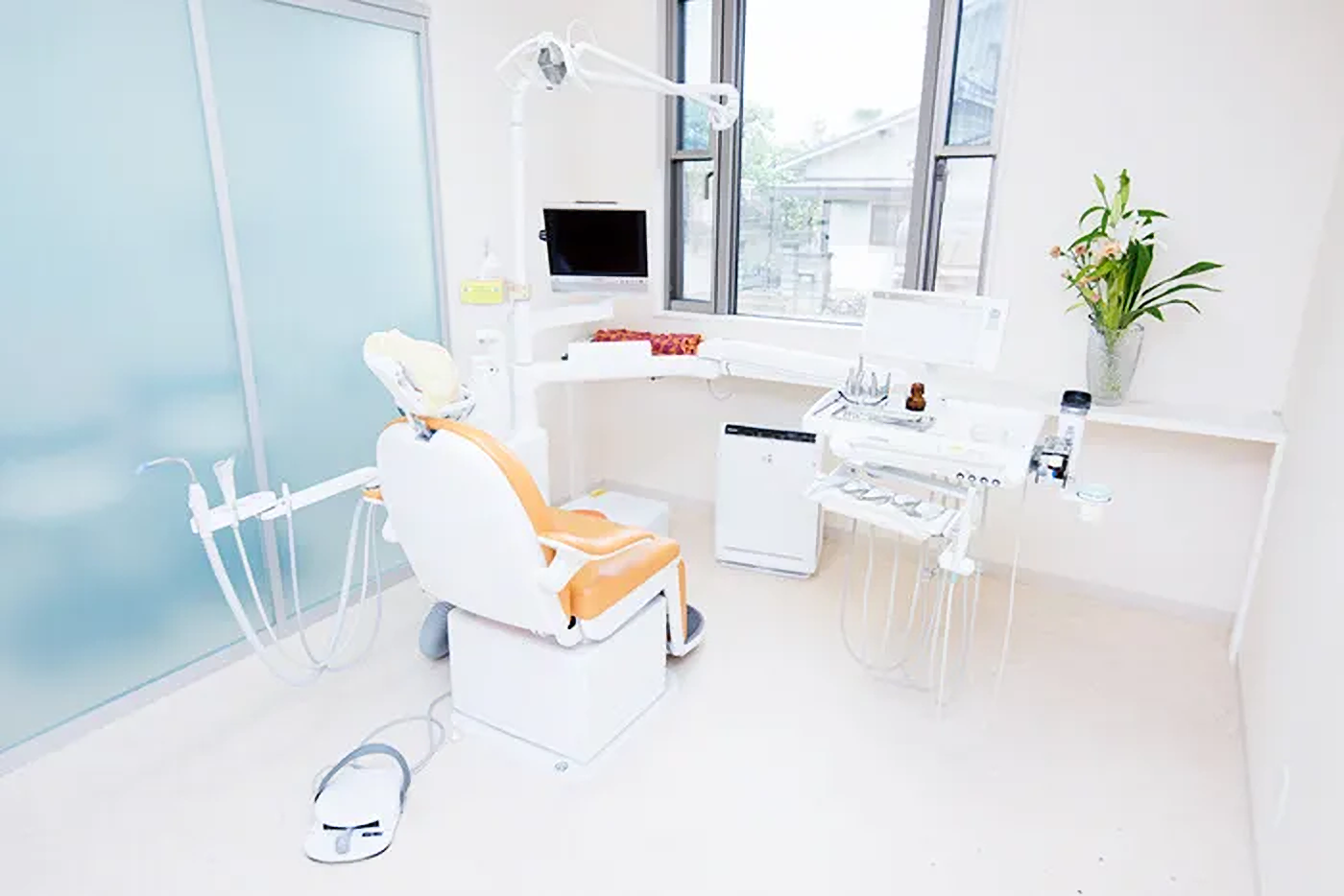 明るく清潔な院内