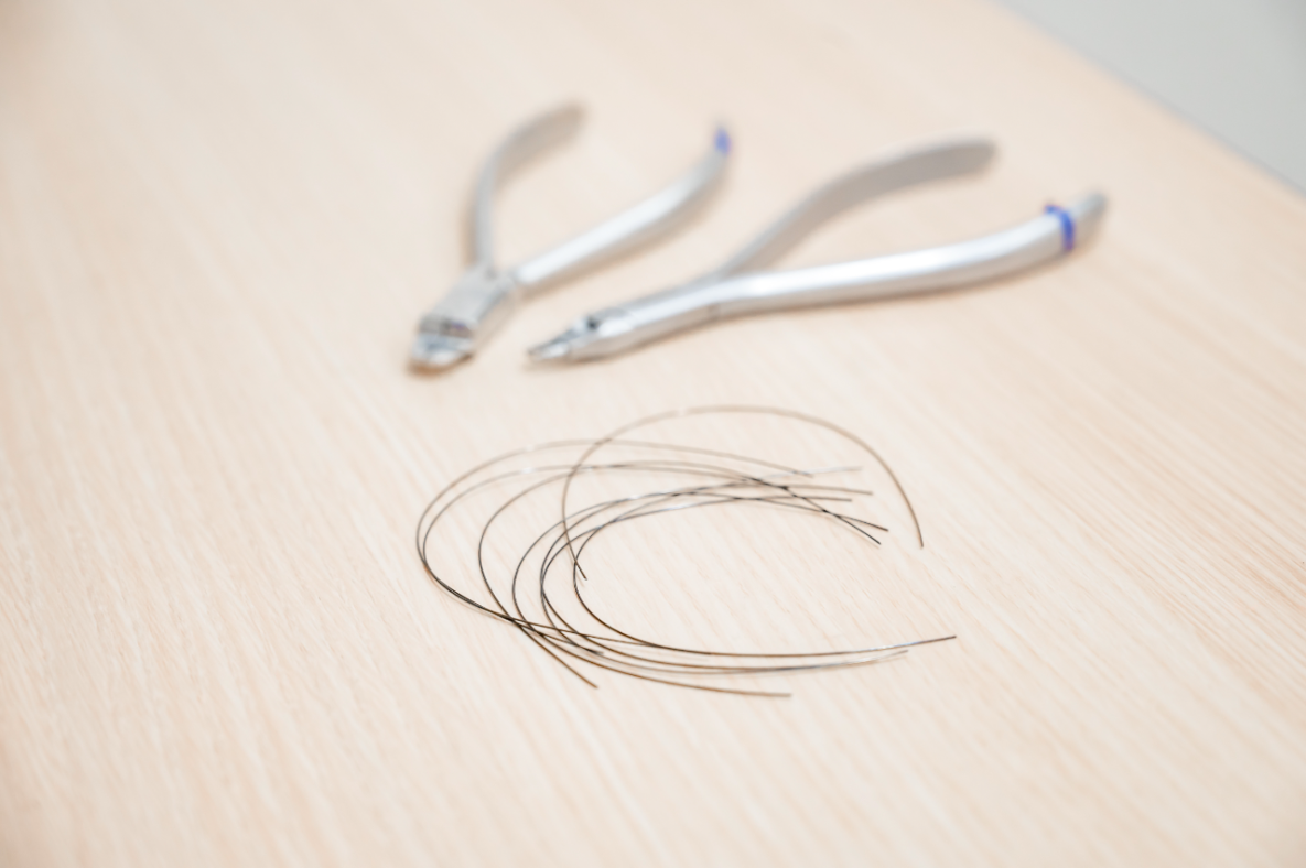 青木歯科では、虫歯や歯周病といった一般的な治療だけでなく、顎関節症やかみ合わせの問題に特化した治療も得意としています