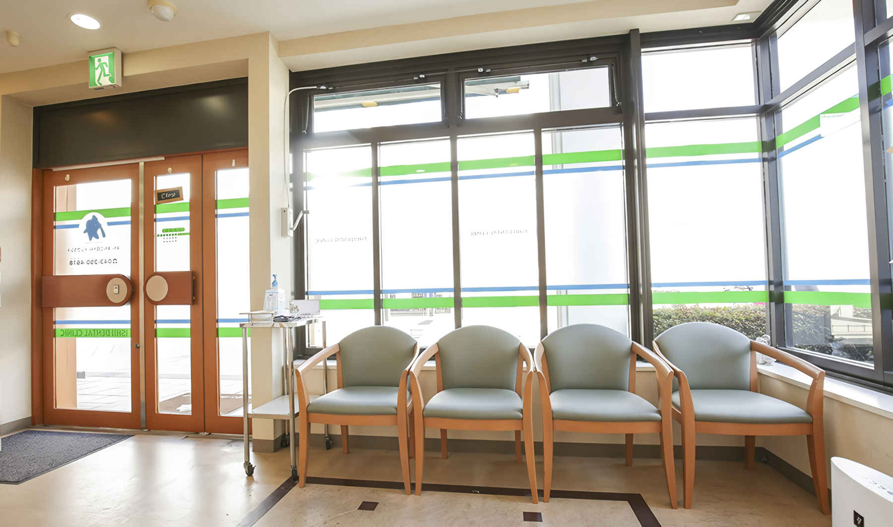 ①外観②受付③待合室