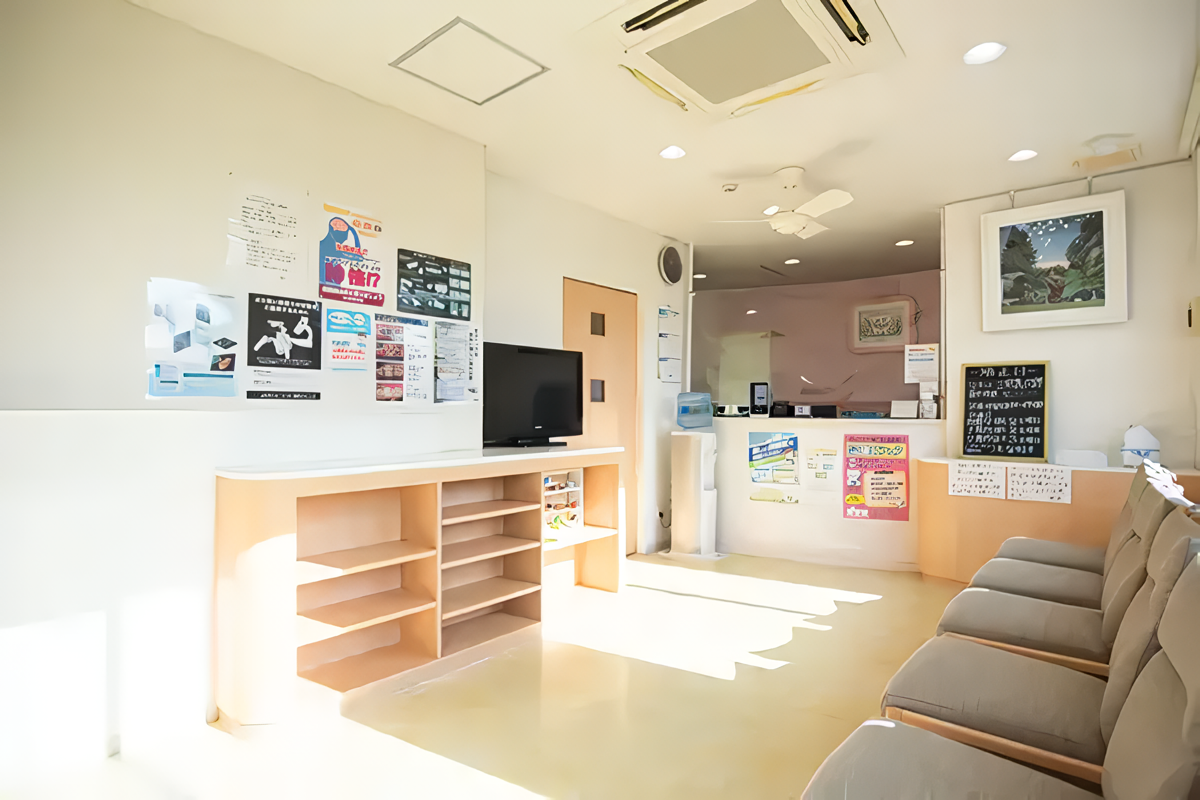 ①外観②待合室③診察室