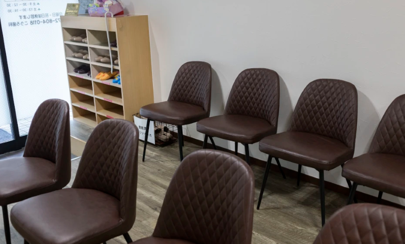 ①受付②待合室③診療室