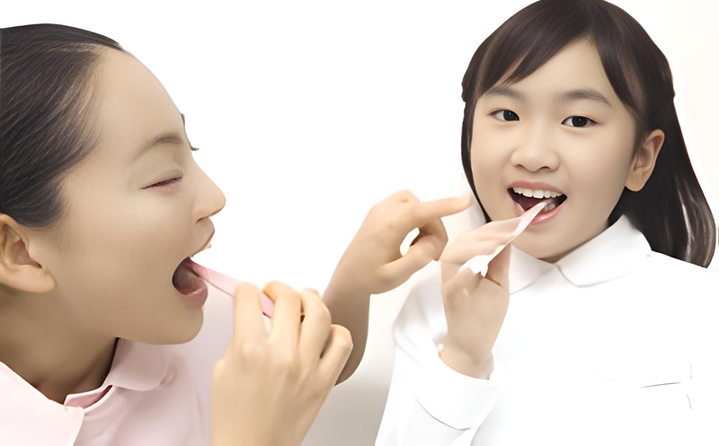 ①診療室②待合室③診察風景