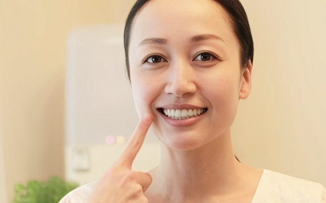 輝く白い歯を取り戻すホワイトニングを提供します